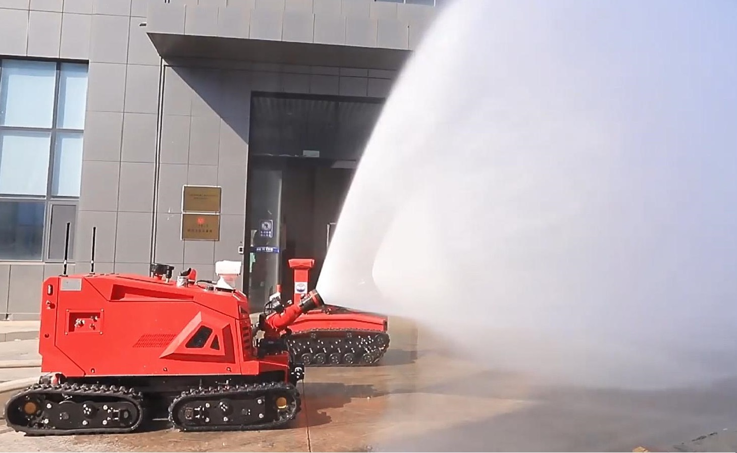 Fire Fighting Robot Water Cannon Security Patrol Robots Vehicle RXR-M150GD 